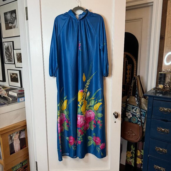 Dresses & Skirts - Vintage Blue Zip up House Dress